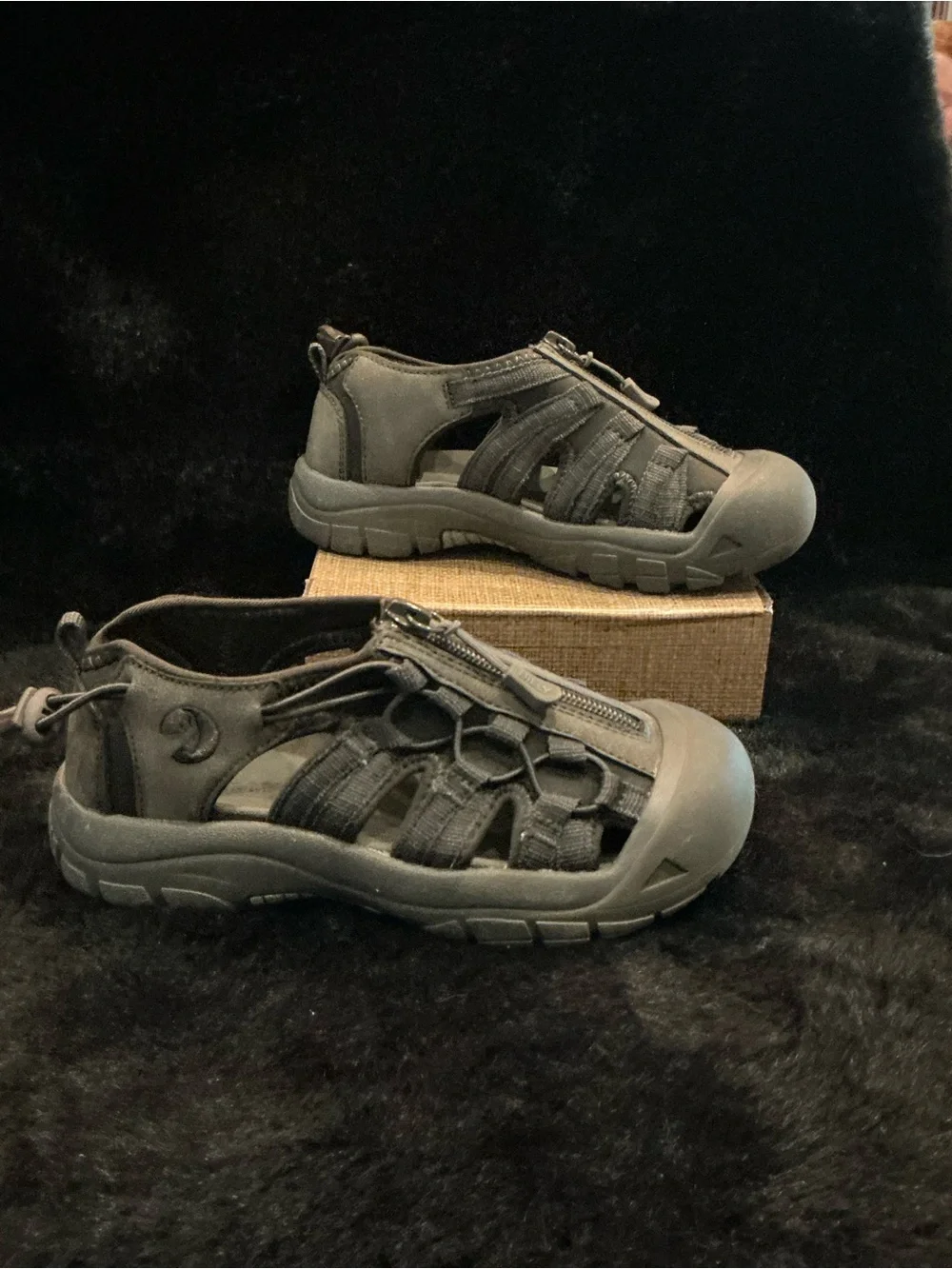 Youth Billy River Front-Zip Closed-Toe Sandals Waterproof Youth 12